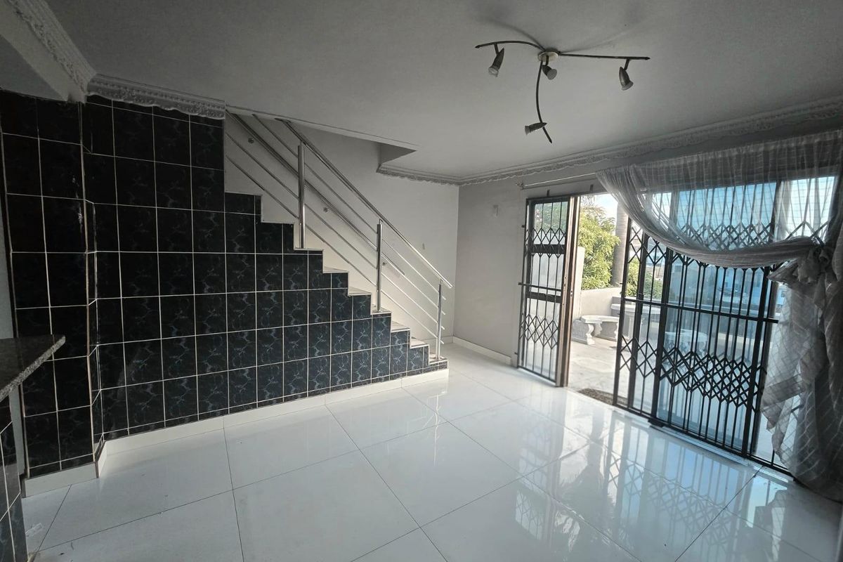 Duplex For Sale in Newlands West - Photo 5