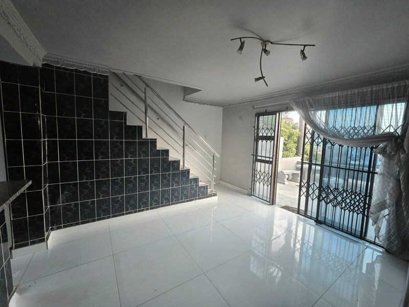 Duplex For Sale in Newlands West - Photo 1