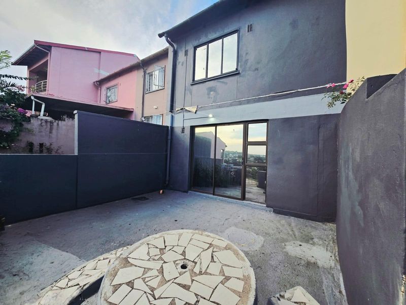 Duplex For Sale in Newlands West - Photo 6