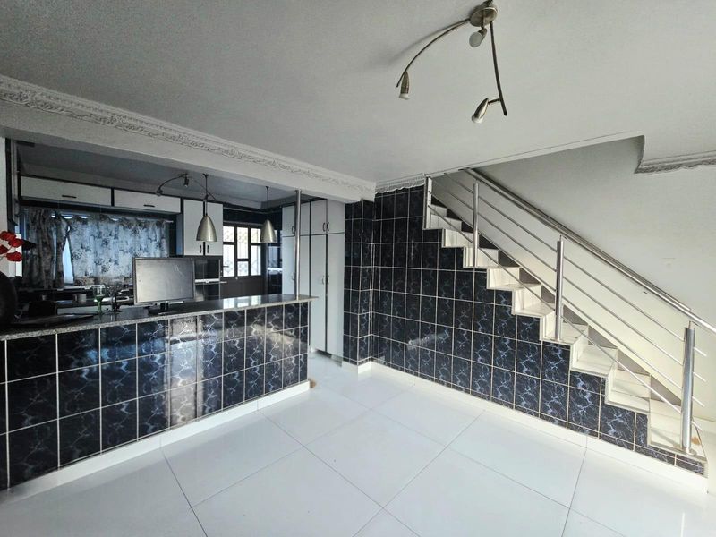 Duplex For Sale in Newlands West - Photo 2