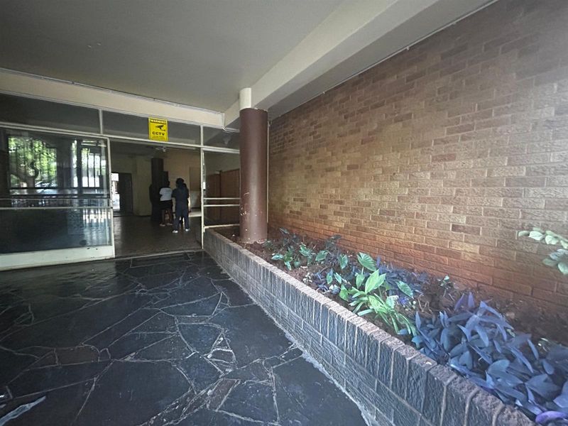 Apartment For Sale in Muckleneuk, Pretoria - Photo 2