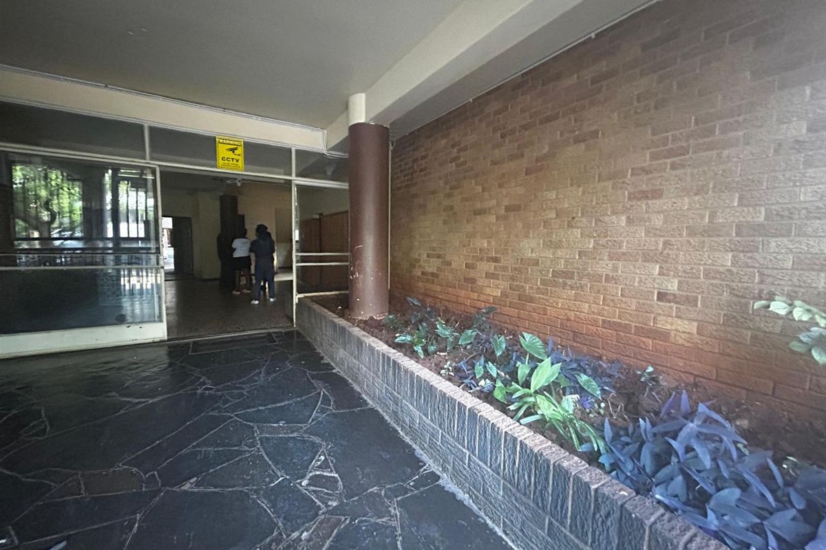 Apartment For Sale in Muckleneuk, Pretoria - Photo 2