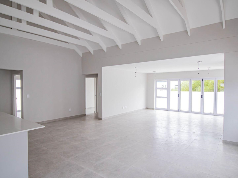 Modern 3-bedroom home for sale - Shelley Point - Photo 4