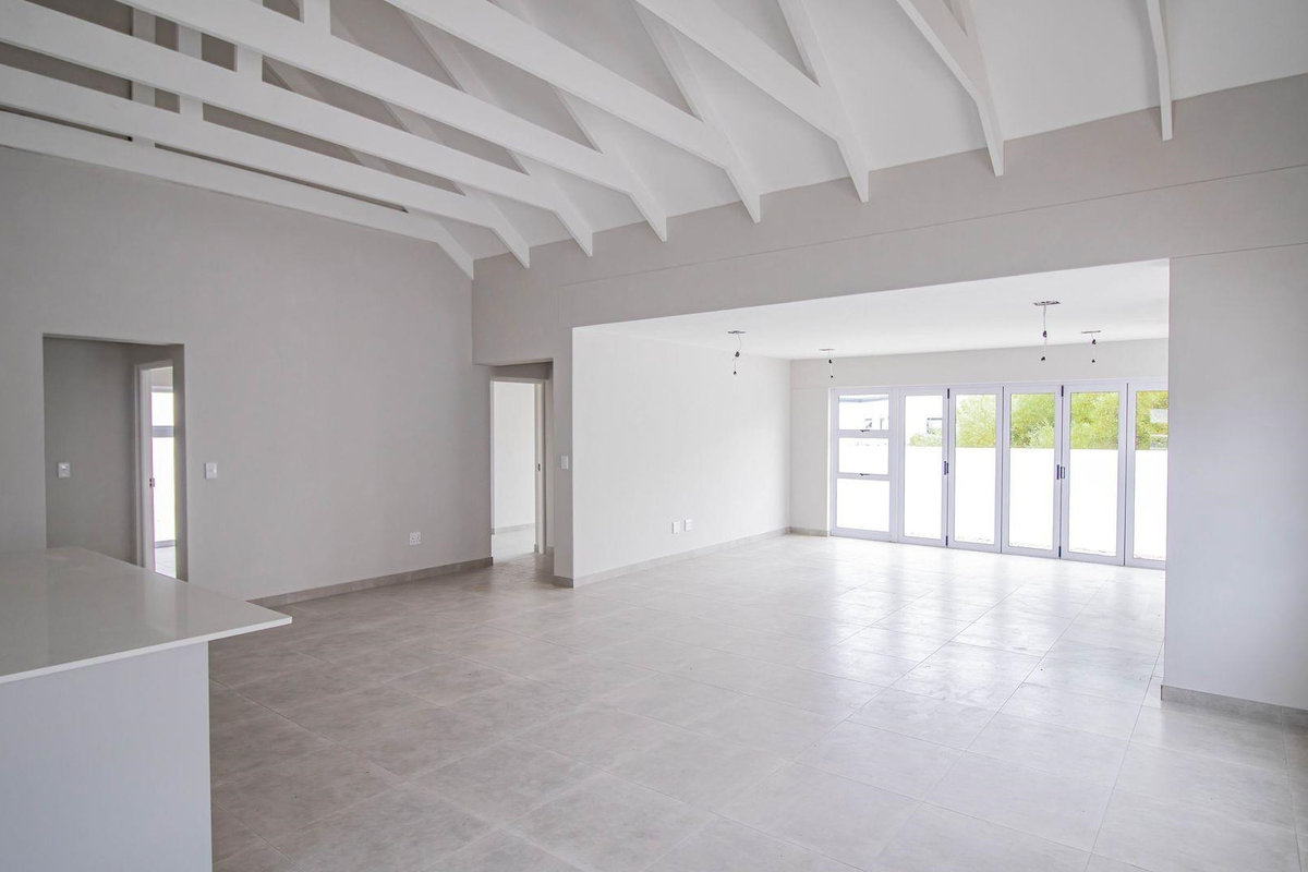 Modern 3-bedroom home for sale - Shelley Point - Photo 4