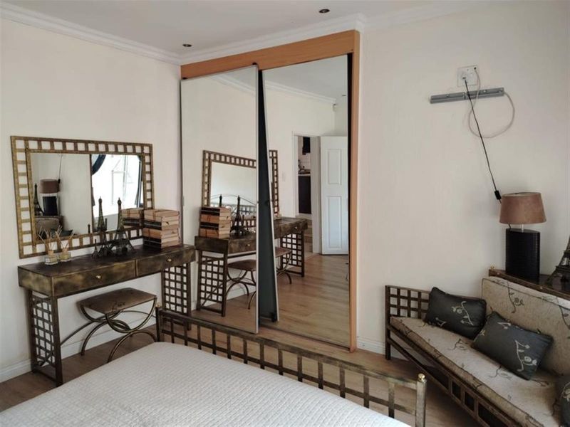 Modern 5-Bedroom Home with Pool, Cinema and Gym - Photo 10