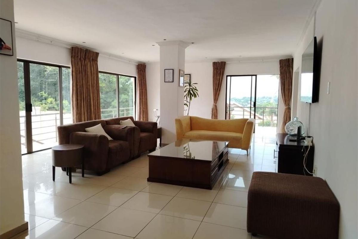 Modern 5-Bedroom Home with Pool, Cinema and Gym - Photo 3