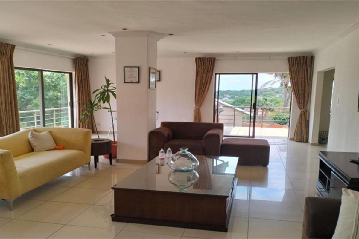 Modern 5-Bedroom Home with Pool, Cinema and Gym - Photo 4