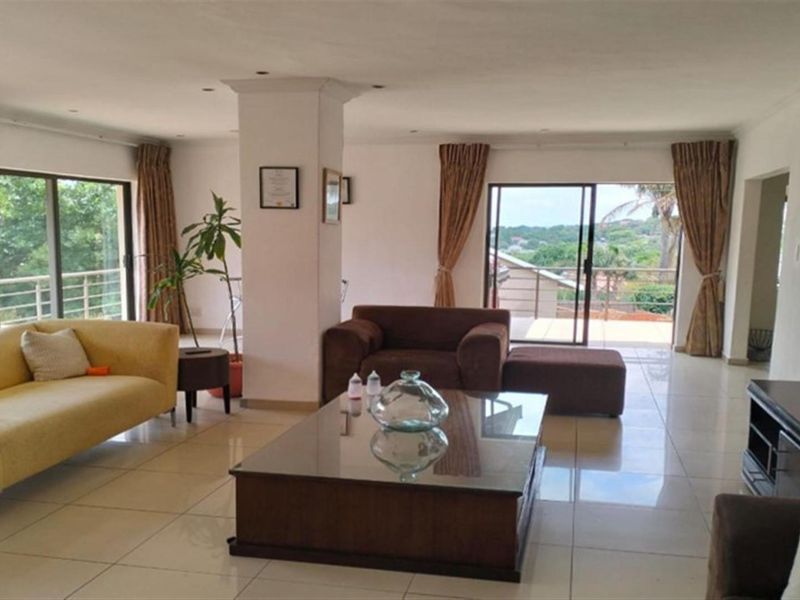 Modern 5-Bedroom Home with Pool, Cinema and Gym - Photo 6