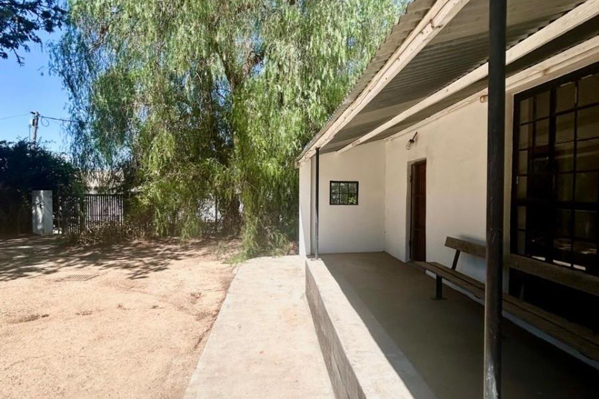 Homestead with Artist Studio For Sale in Hopefield - Photo 2