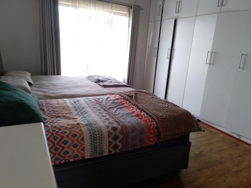 Immaculate 4-Bedroom Family Home in Sunnyridge. Germiston - Photo 10