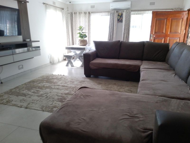 Immaculate 4-Bedroom Family Home in Sunnyridge. Germiston - Photo 7