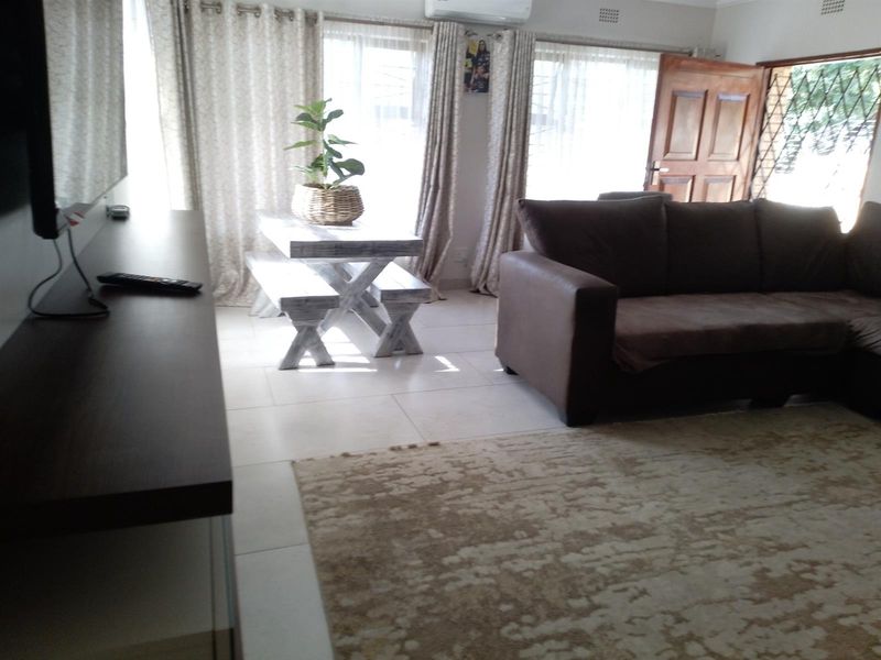 Immaculate 4-Bedroom Family Home in Sunnyridge. Germiston - Photo 6