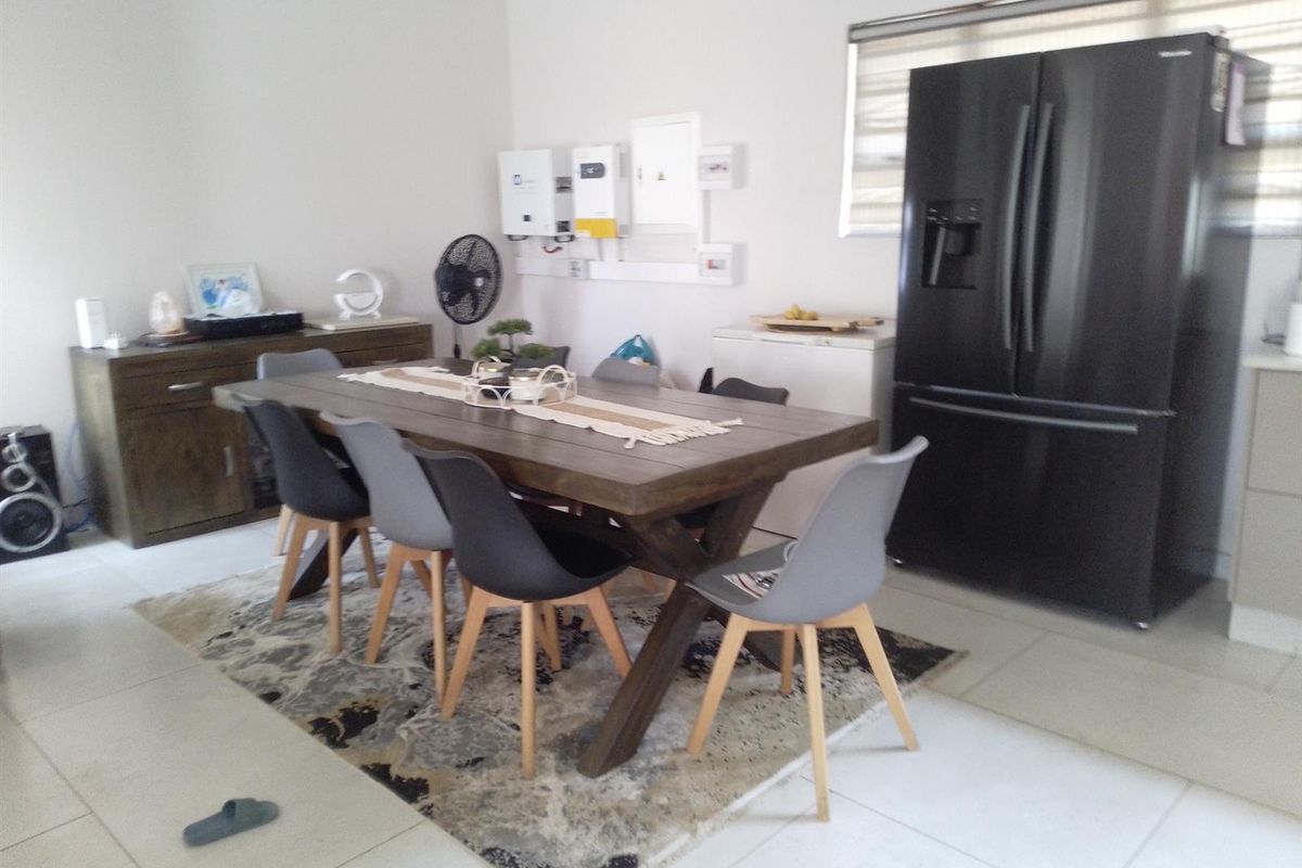 Immaculate 4-Bedroom Family Home in Sunnyridge. Germiston - Photo 4