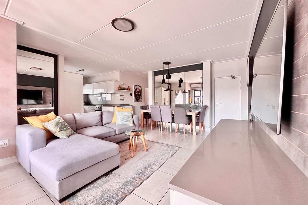 3 Bedroom Apartment For Sale in Waterfall, Midrand - Photo 5