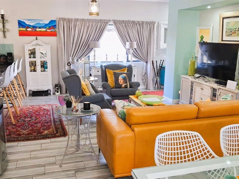 Modern 3-Bedroom Home with Indoor Braai plus Canal Access | Move-In Ready in Marina Martinique - Photo 5