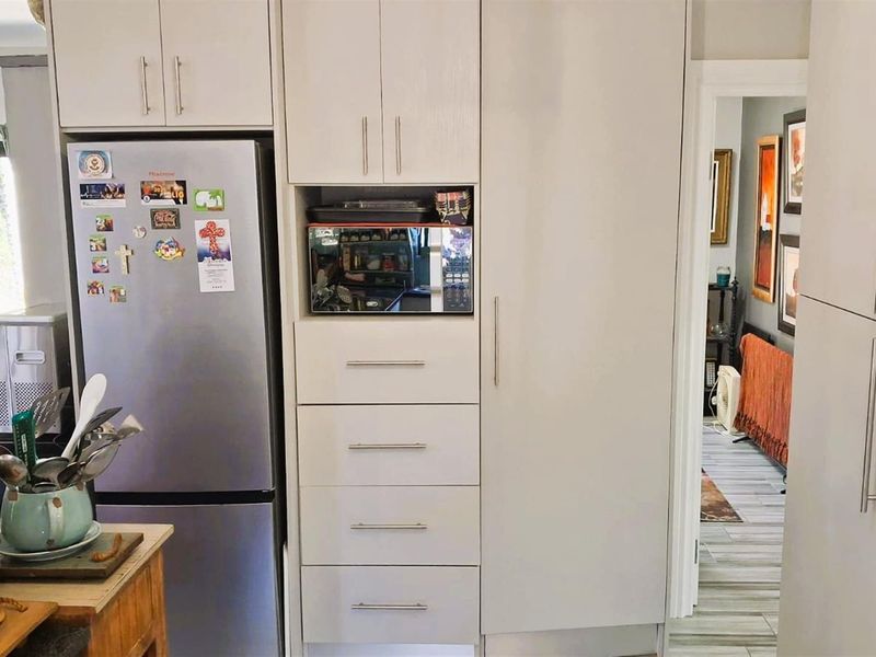 Modern 3-Bedroom Home with Indoor Braai plus Canal Access | Move-In Ready in Marina Martinique - Photo 10