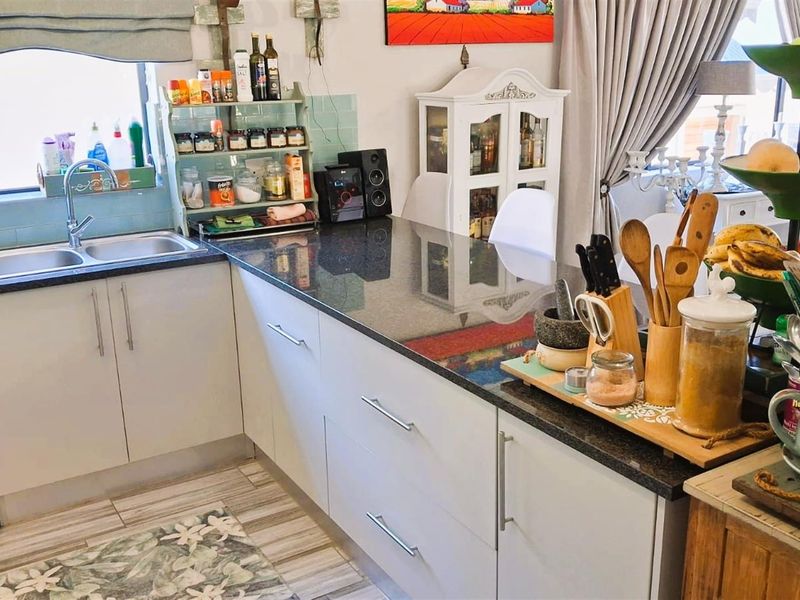 Modern 3-Bedroom Home with Indoor Braai plus Canal Access | Move-In Ready in Marina Martinique - Photo 9