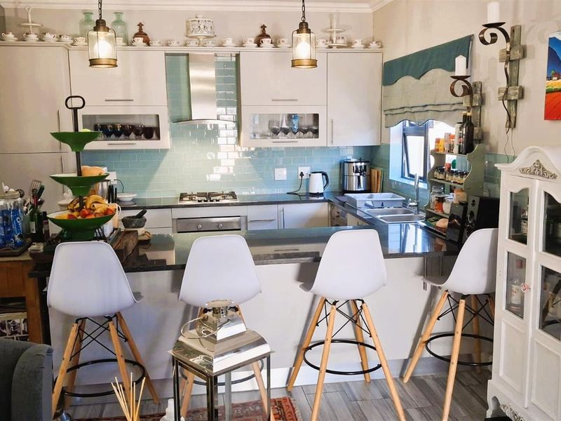 Modern 3-Bedroom Home with Indoor Braai plus Canal Access | Move-In Ready in Marina Martinique - Photo 3