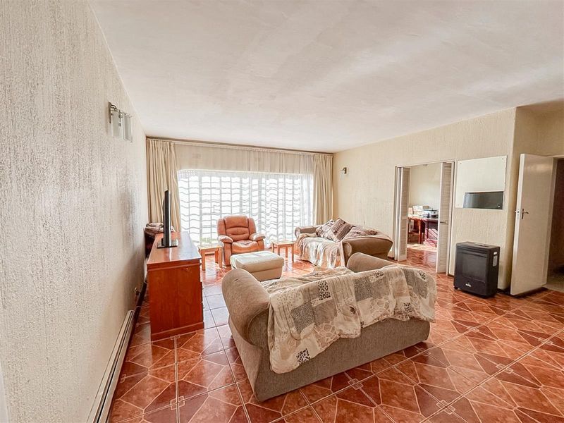 Freestanding Home in Secure Gated Community - Bedfordview - Photo 10