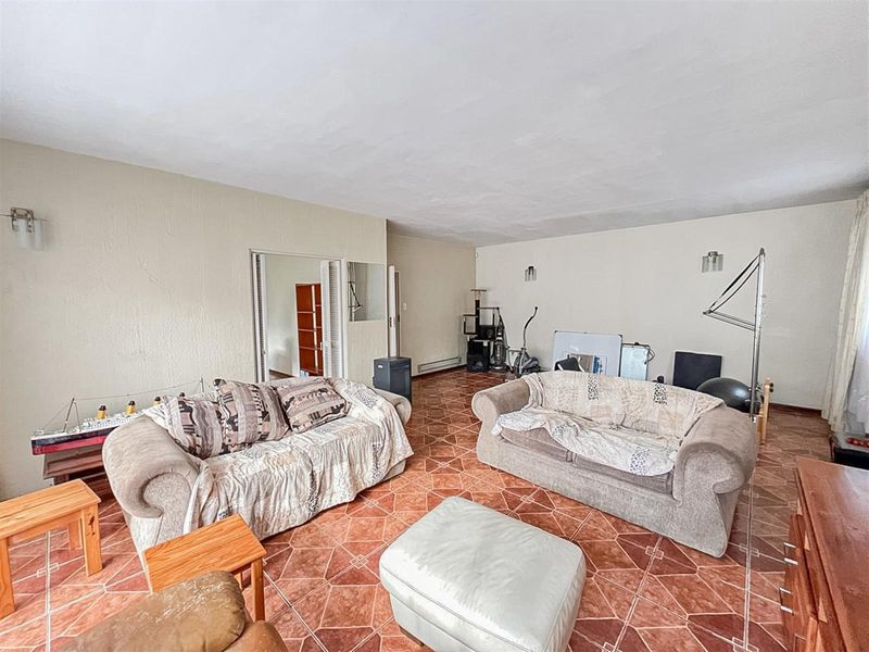 Freestanding Home in Secure Gated Community - Bedfordview - Photo 9