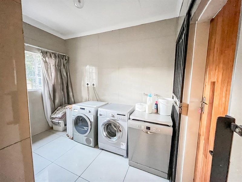 Freestanding Home in Secure Gated Community - Bedfordview - Photo 7