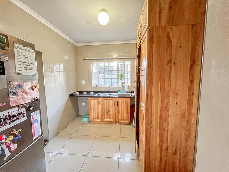 Freestanding Home in Secure Gated Community - Bedfordview - Photo 6