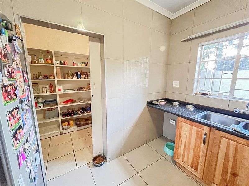 Freestanding Home in Secure Gated Community - Bedfordview - Photo 5