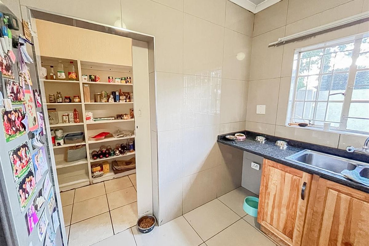 Freestanding Home in Secure Gated Community - Bedfordview - Photo 5