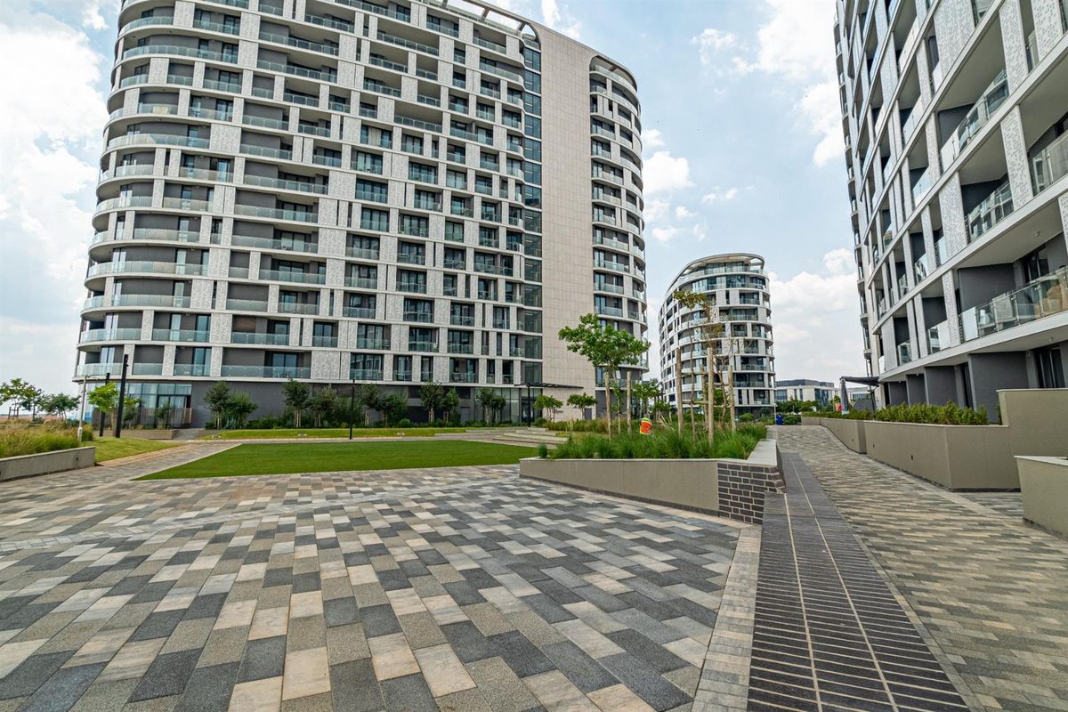 2 Bedroom Apartment For Rent in Waterfall, Midrand - Photo 2