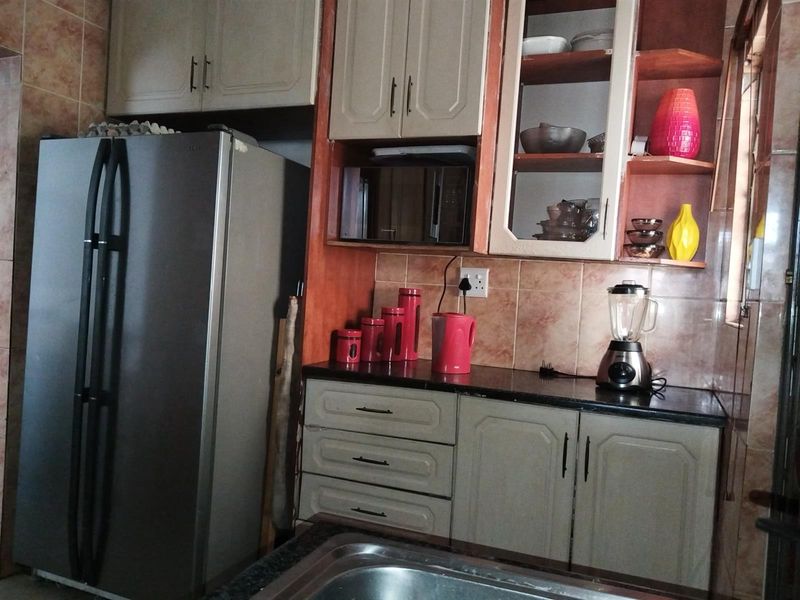 House To Rent in Protea Glen, Soweto - Photo 2