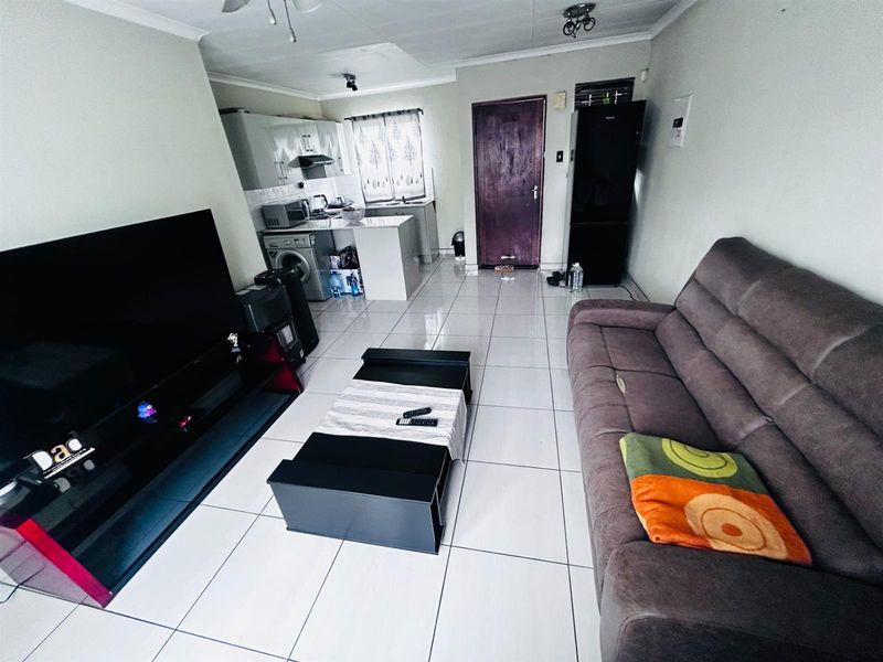 3 Bedroom Townhouse for Sale in Albemarle, Pelican Park - Photo 6