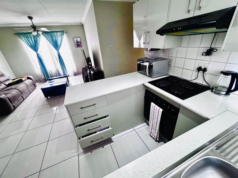 3 Bedroom Townhouse for Sale in Albemarle, Pelican Park - Photo 2