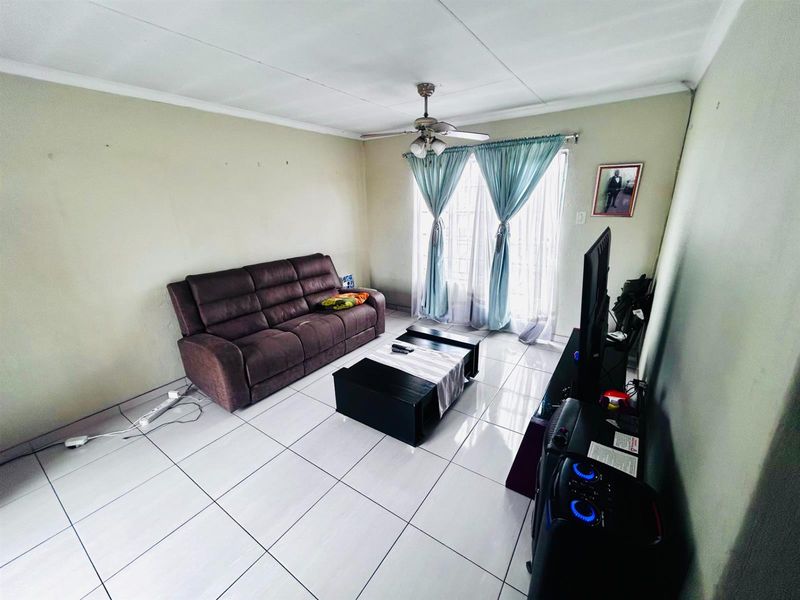 3 Bedroom Townhouse for Sale in Albemarle, Pelican Park - Photo 9
