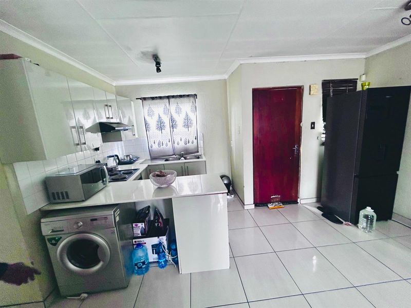 3 Bedroom Townhouse for Sale in Albemarle, Pelican Park - Photo 4