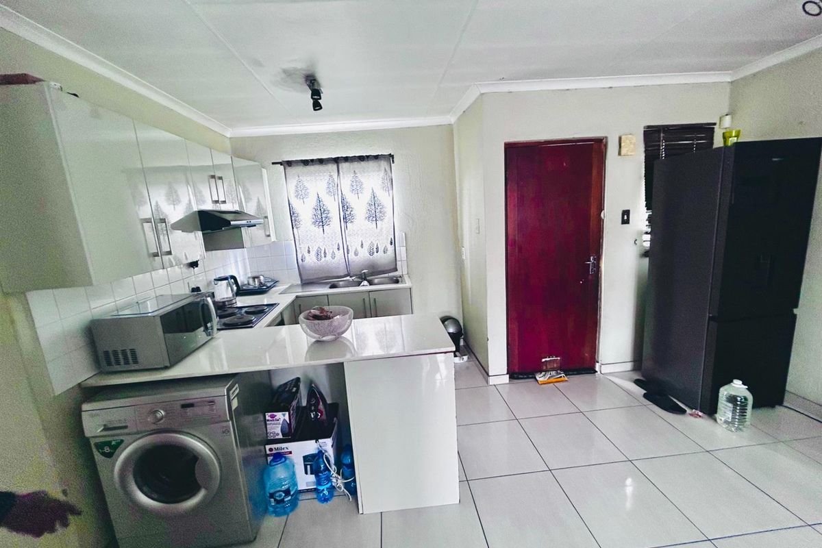 3 Bedroom Townhouse for Sale in Albemarle, Pelican Park - Photo 4