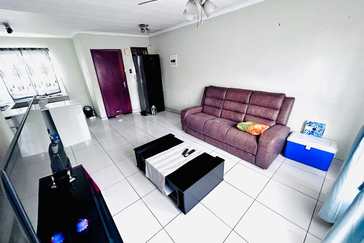 3 Bedroom Townhouse for Sale in Albemarle, Pelican Park - Photo 5