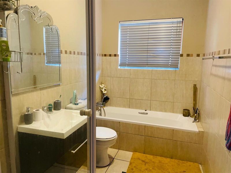 House To Rent in Noordwyk - Photo 8