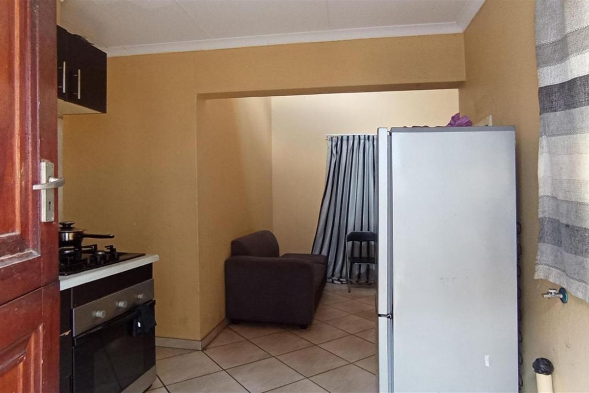Freestanding House For Sale in Sagewood, Midrand 3 Bed bargain at only R800 000 - Photo 4