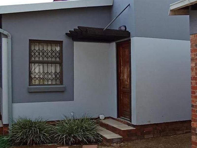 Freestanding House For Sale in Sagewood, Midrand 3 Bed bargain at only R800 000 - Photo 2
