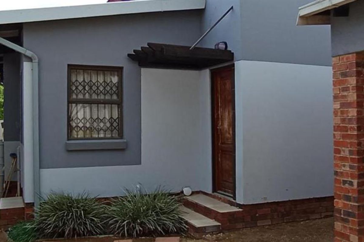 Freestanding House For Sale in Sagewood, Midrand 3 Bed bargain at only R800 000 - Photo 2