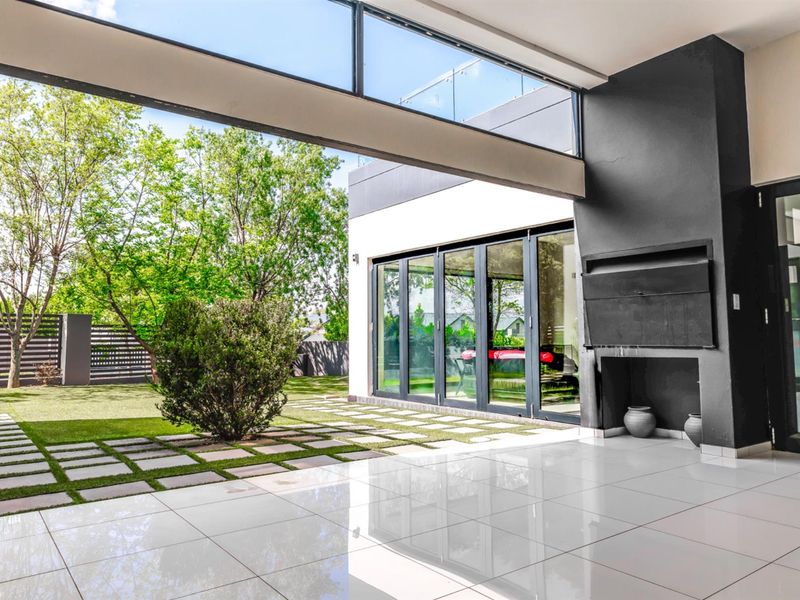 House For Sale in Helderfontein Estate, Midrand - Photo 4