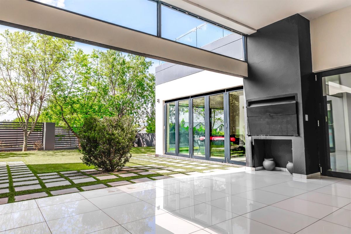 House For Sale in Helderfontein Estate, Midrand - Photo 4