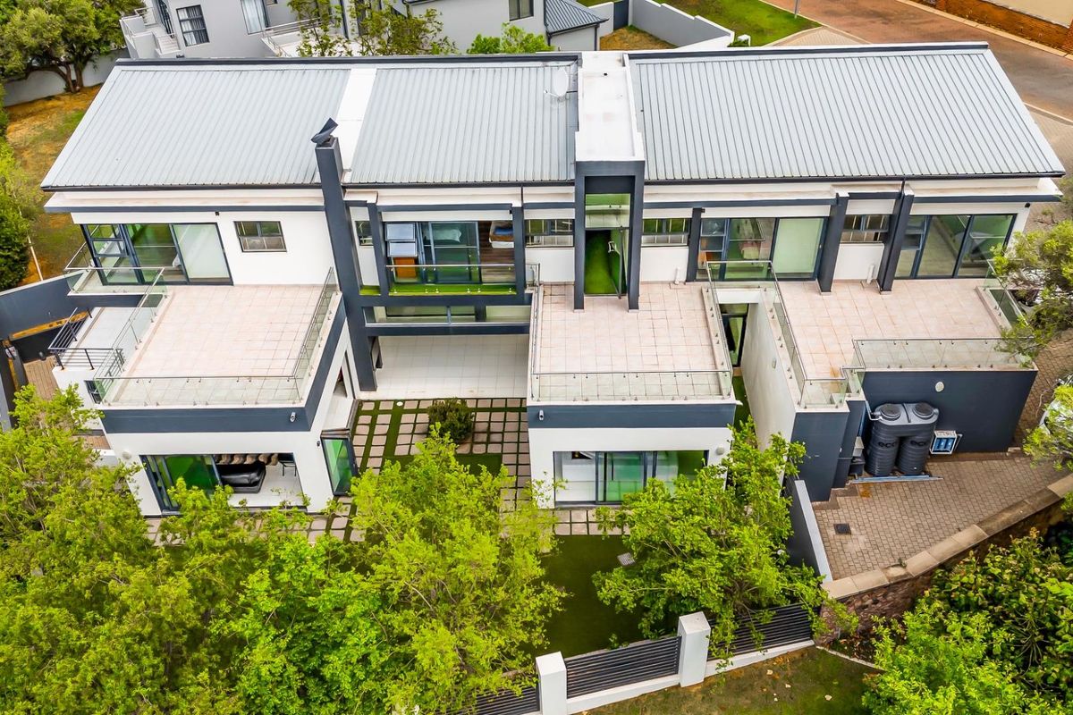 House For Sale in Helderfontein Estate, Midrand - Photo 2