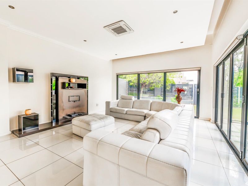 House For Sale in Helderfontein Estate, Midrand - Photo 5