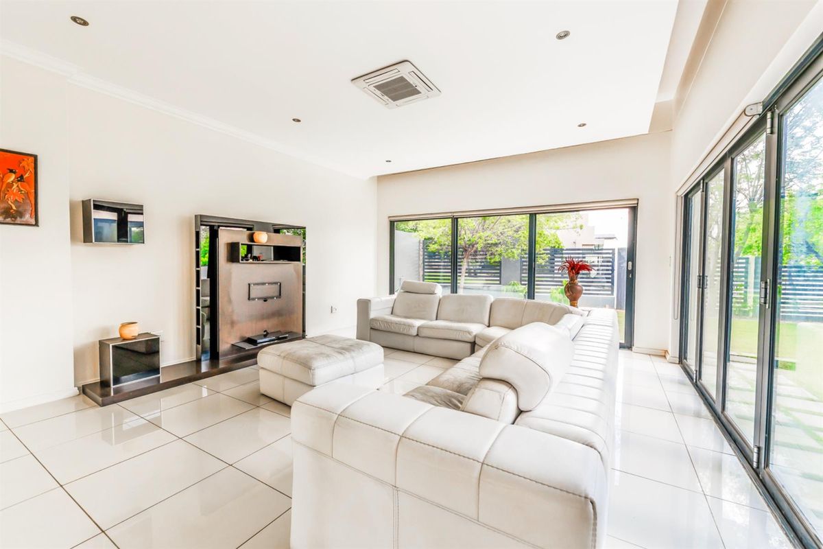 House For Sale in Helderfontein Estate, Midrand - Photo 5