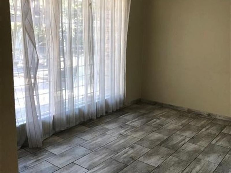 House To Rent in Sundowner - Photo 8