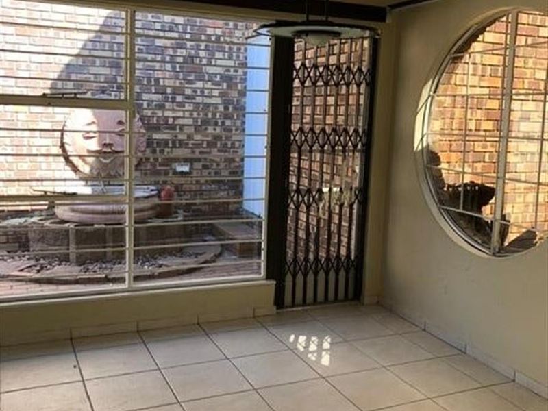 House To Rent in Sundowner - Photo 4
