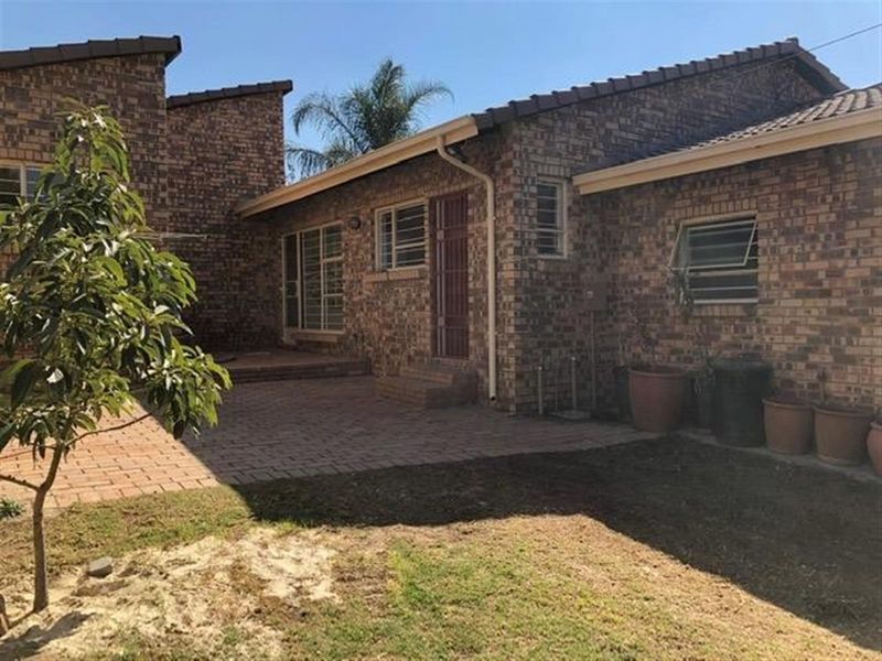 House To Rent in Sundowner - Photo 2