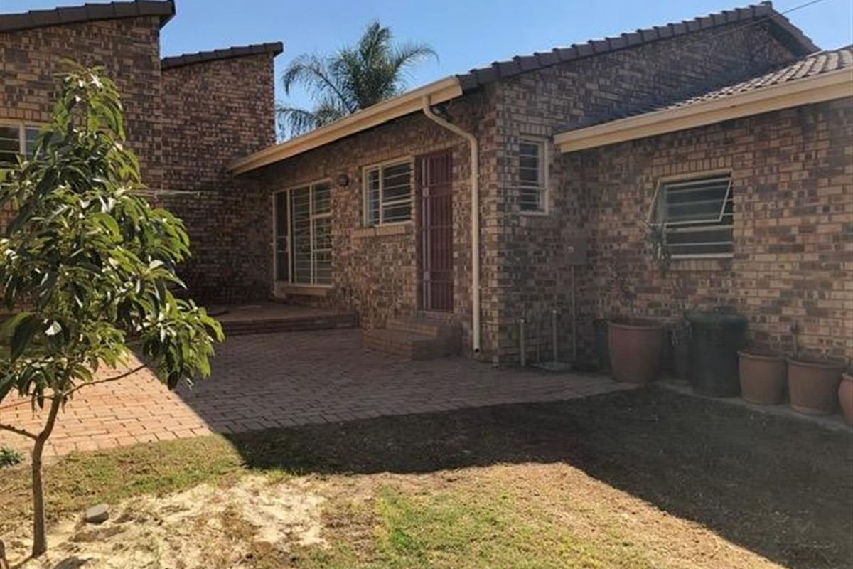 House To Rent in Sundowner - Photo 2