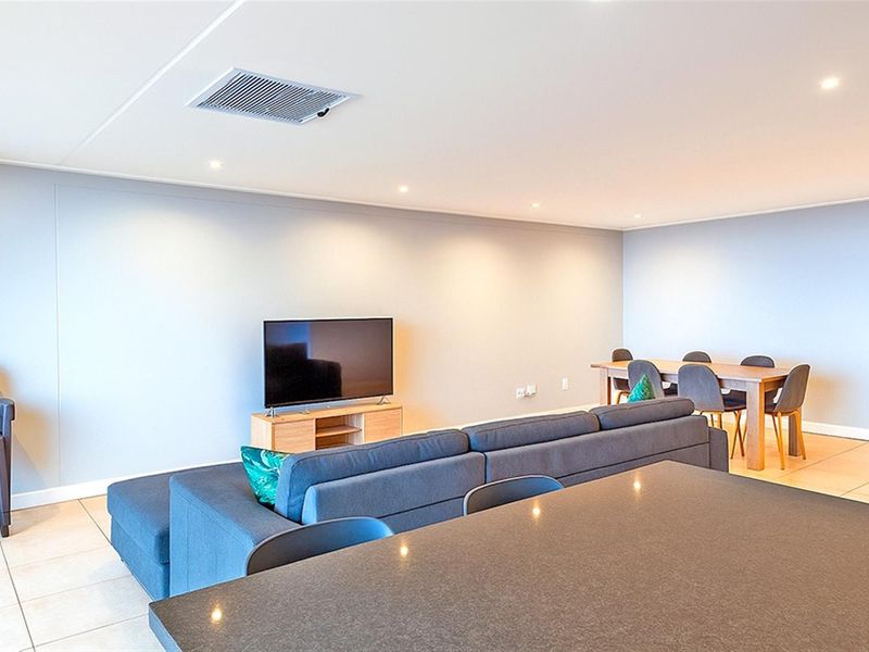 Wheelchair Friendly Beachfront Living in Umdloti | Fully Furnished | Direct Beach Access - Photo 7